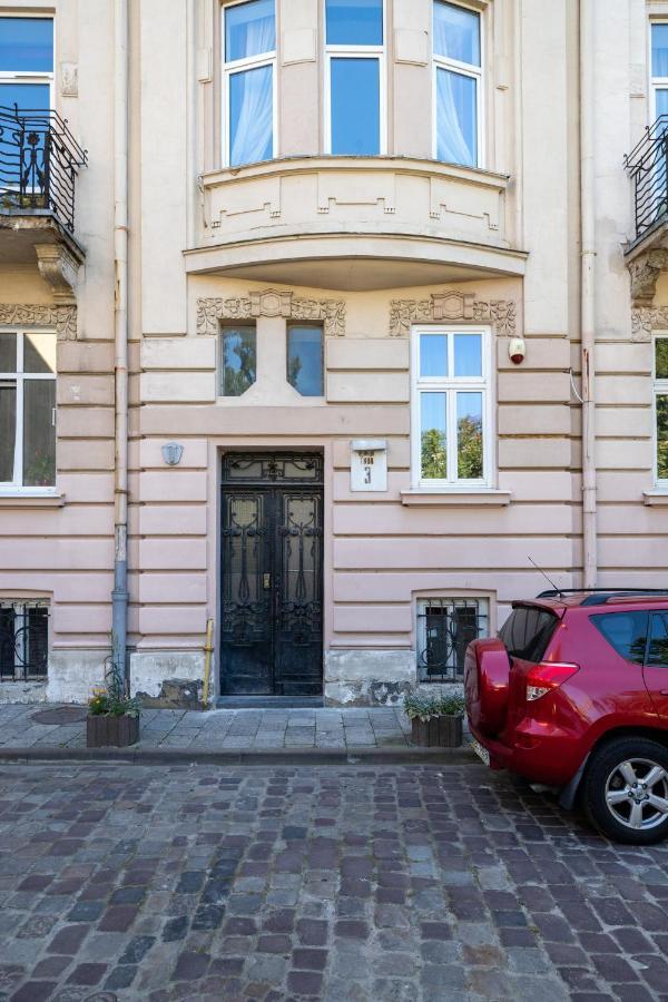 2 Bedroom Apartment Tykha Street City Center With Parking Place Lviv Eksteriør billede