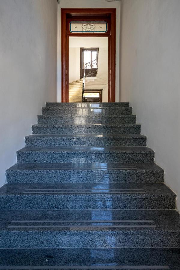 2 Bedroom Apartment Tykha Street City Center With Parking Place Lviv Eksteriør billede