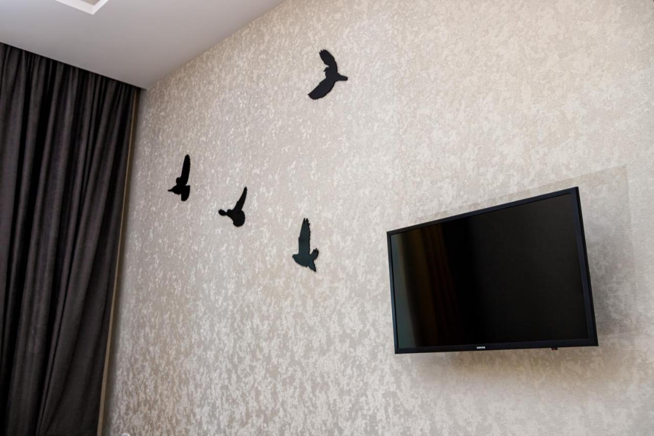2 Bedroom Apartment Tykha Street City Center With Parking Place Lviv Eksteriør billede