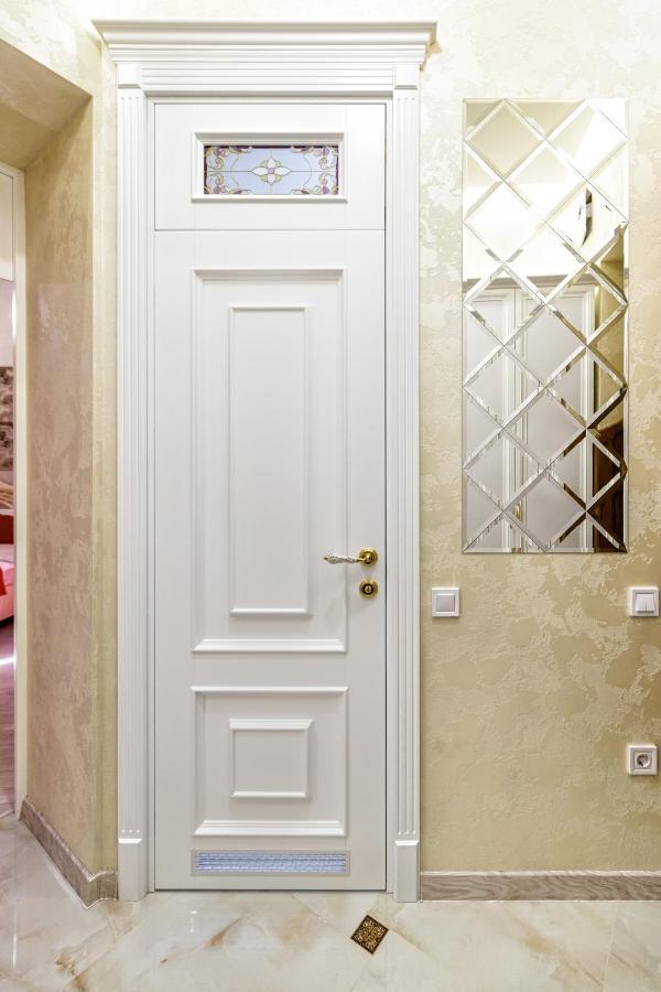 2 Bedroom Apartment Tykha Street City Center With Parking Place Lviv Eksteriør billede